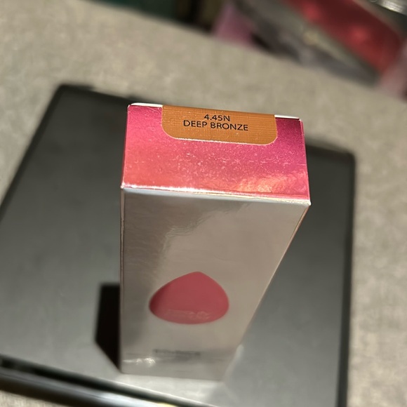 BeautyBlender BOUNCE Concealer 4.45N Deep Bronze - Picture 3 of 4